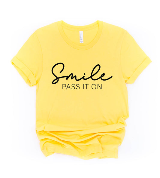 Smile Pass it on Graphic Tshirt